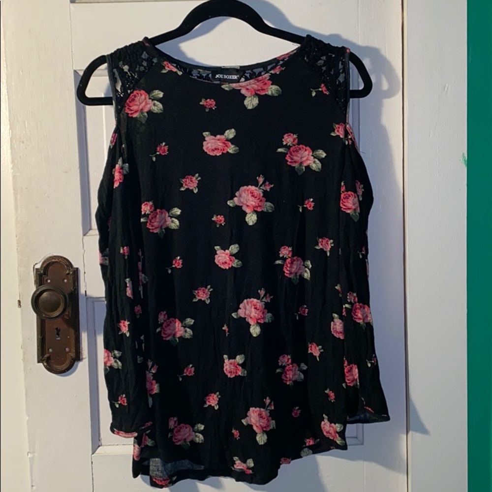 JOE BOXER black floral top!
